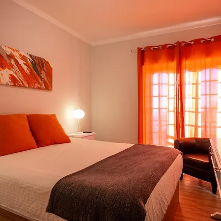Ensuite 3 Laranja Frente Rochedo 3* Santo Isidoro